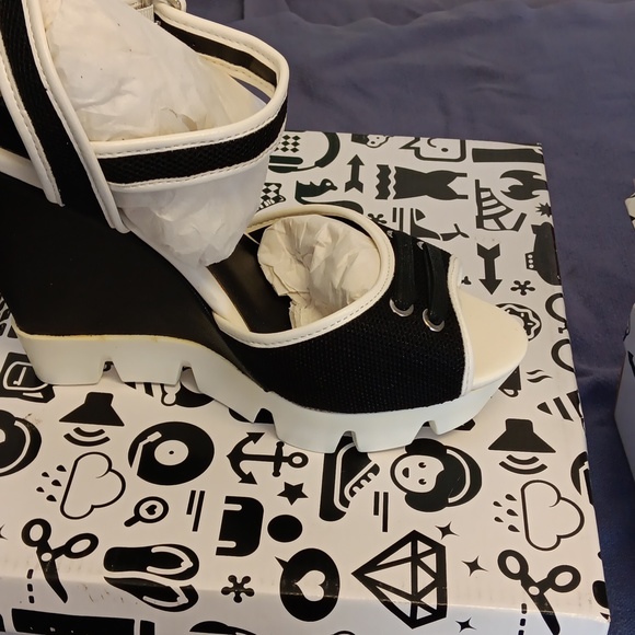 Bamboo - Picture 4 of 6